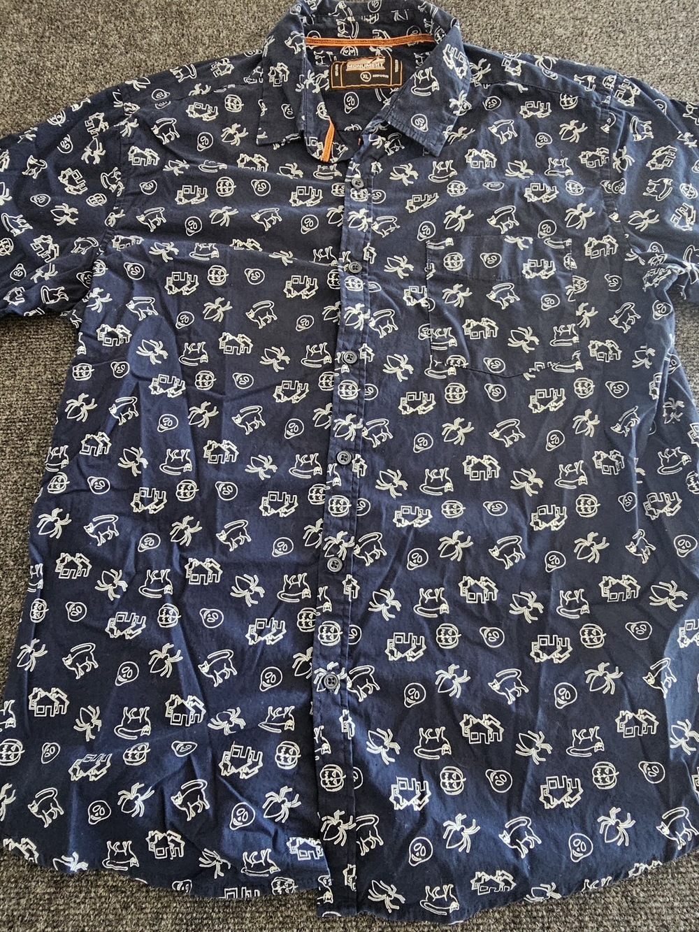 Mens button up Halloween shirt XL Monument 
Spiders, skulls